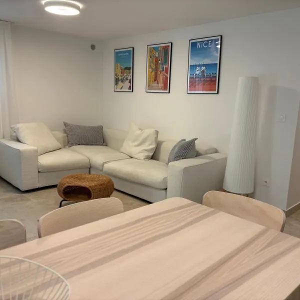 Appartement Neuf 3P- proche mer & aéroport, khách sạn ở Nice