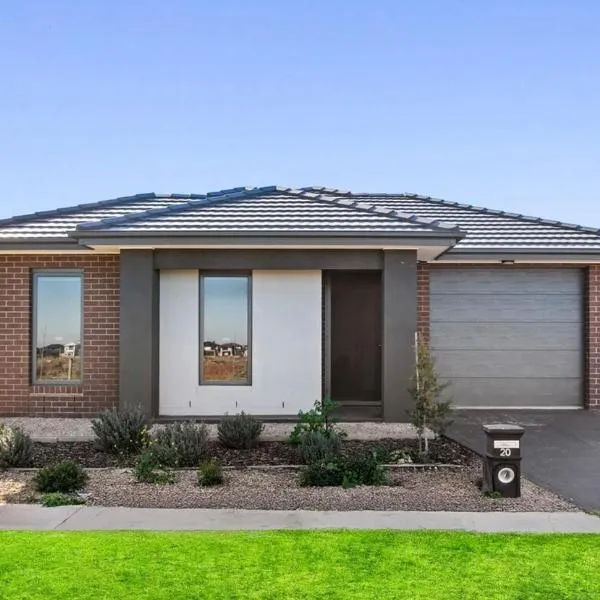 Quiet & Spacious Holiday Home in Werribee, hotel in Wyndham Vale