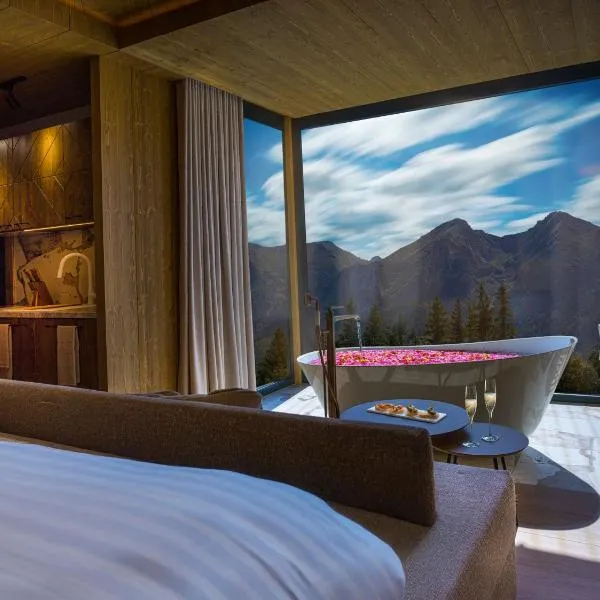 Luxury Chalet Strachan - Jacuzzi and Sauna, khách sạn ở Ždiar