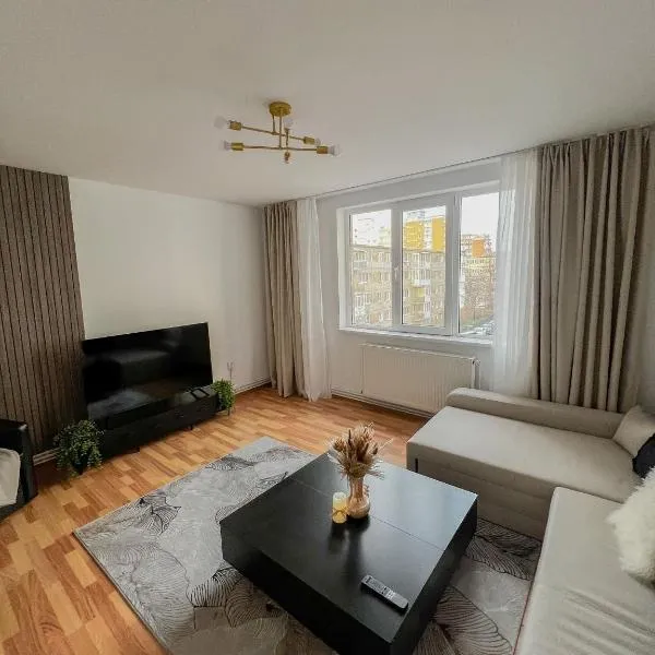 Viesnīca Urban Stay Apartment - 2min walk to Iulius Mall - 10min walk to City Center - Spacious and Comfortable pilsētā Timišoara