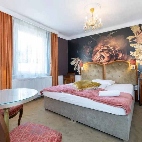 Corso, Zimmer & Cafe, Hotel Garni, hotel in Pressbaum