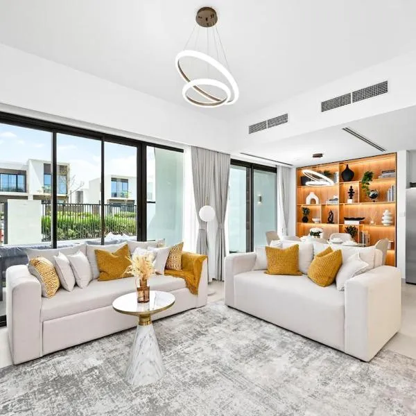 Golden Stays - Elegant 4BR Escape I Desert Light & Serene Views, hotel sa Dubai