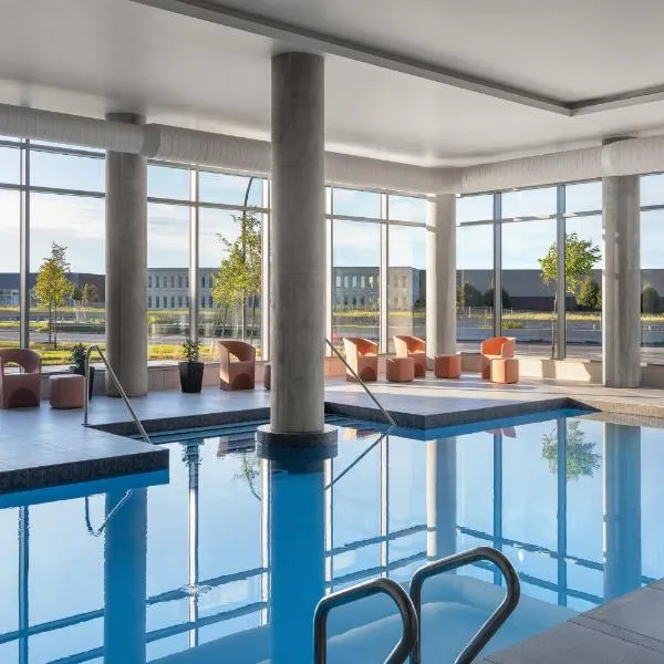 Staybridge Suites Montreal Airport - St-Laurent by IHG, hotel in Montréal