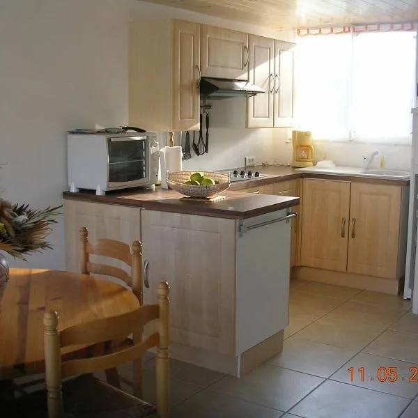 Studio 2 personnes proche des plages, hotel in Tosse