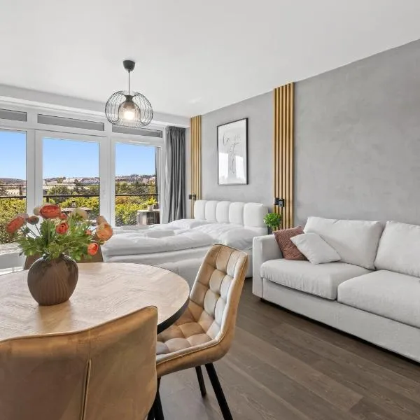 LAM Marble Castle View - AC - Balcony, hotel en Staré Mesto