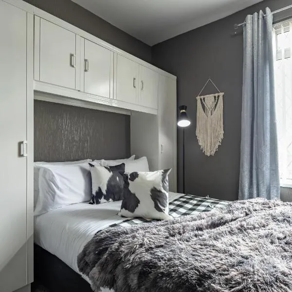 Testimony 3 Bedrm 2 bathroom Cozy Cushy Calm Home, hotel in Hull