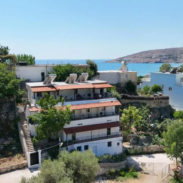 On The Rocks, hotel in Qeparo