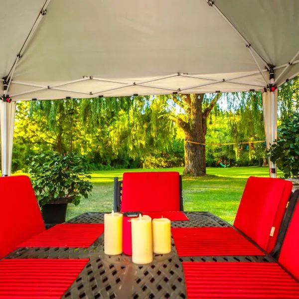 Nature Oasis Bar Room, hotel in Dundas