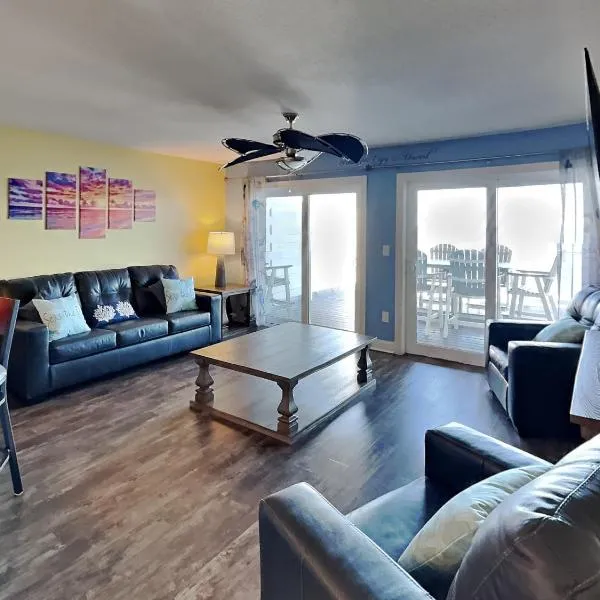 Put-in-Bay Waterfront Condo #103, hotell i Put-in-Bay