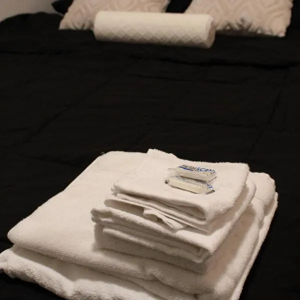 Comfy 1Bed With Full Patio! Free Parking Fast WiFi、デトロイトのホテル