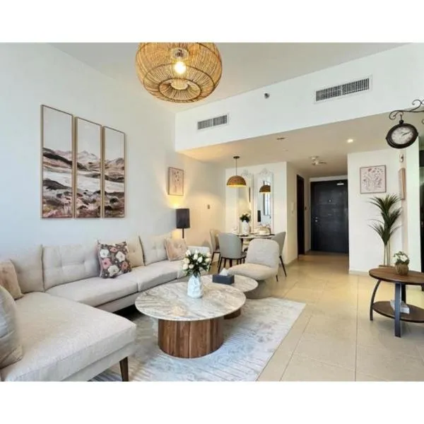 1BR Urban Oasis - Poolside Stylish Luxe Escape, מלון באבו דאבי