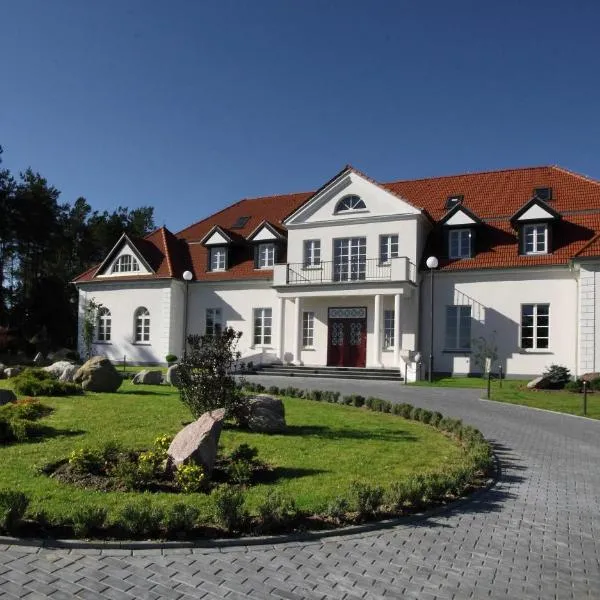 Pałac i Folwark Ńemino, hotel v destinaci Sierakowice