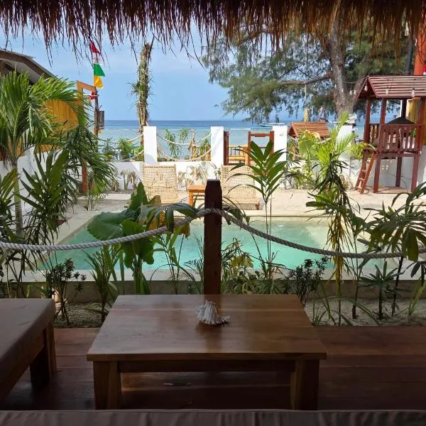 Anna's Beach House - luxury private beachfront villa, hotel in Gili Air