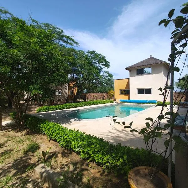 Campement Houefa, hotel in Ndangane