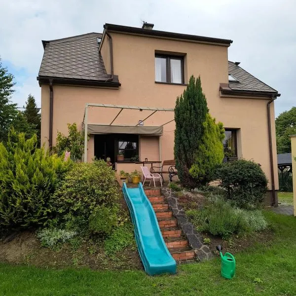 Apartmán s parkováním, hotel in Hrabŭvka