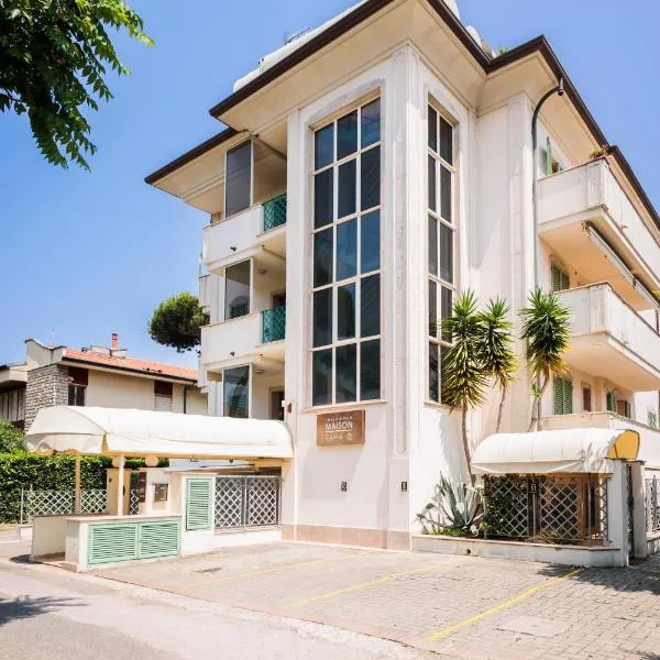 Residence Maison Raha, hotel v destinaci Marina di Massa
