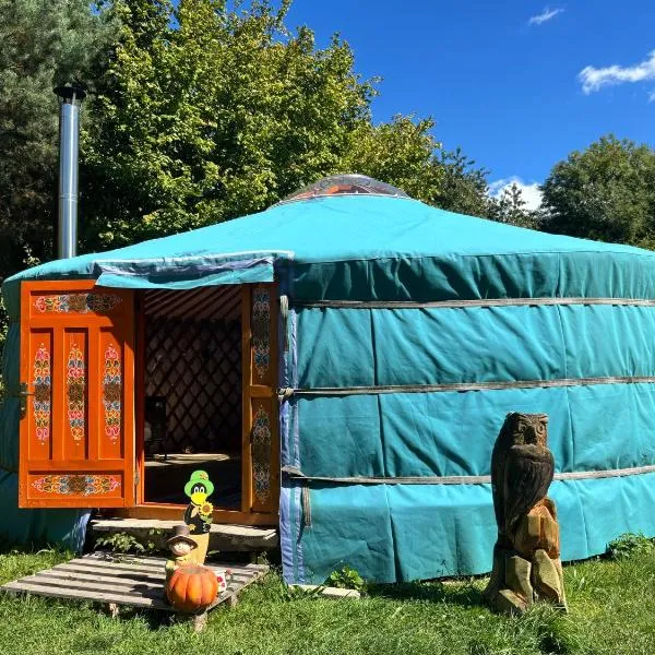 Jurta pod Blaníkem, hotel in Chotýšany