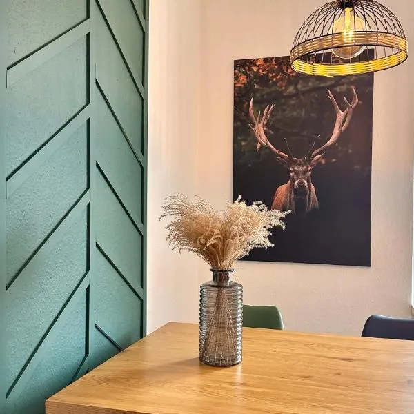 AMAO Brown - City Center - 85 m2 - King-Size Bed - Private Parking - Storchenturm - bis 10 Pers 2Whg, hotel in Lahr