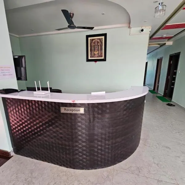 Ashwini Hotel And Lodging, хотел в Ammenalli