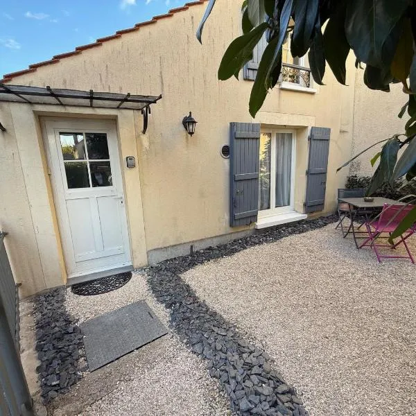 Le Fraisou Maison individuelle cosy proche Disney et Paris, Hotel in Saint-Thibault-des-Vignes