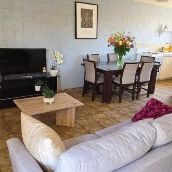 Unit 1 - Kalgoorlie, Victory Heights 114 Moran St, hotel di Boulder