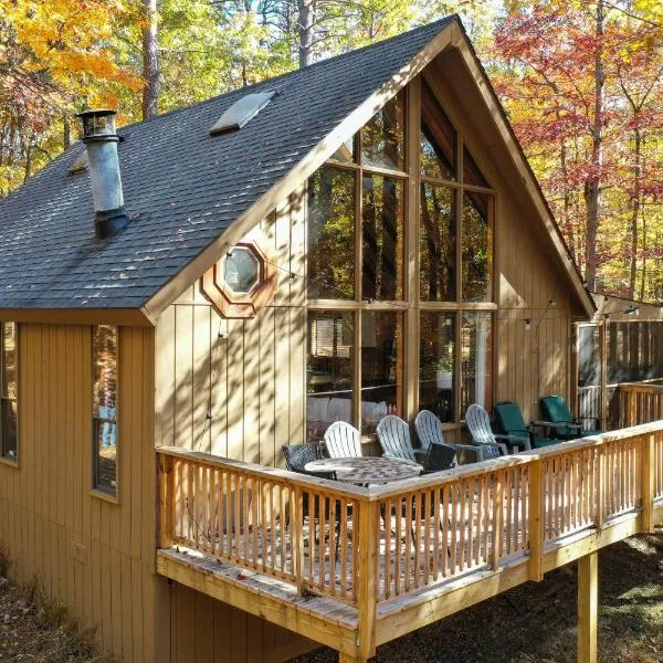 Private Dog-friendly Fall Foliage Paradise, hotel in Hedgesville