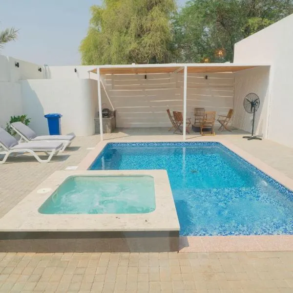 Dar 66 Digdagga Pool Chalet with Jacuzzi, hotel in Ras al-Khaimah