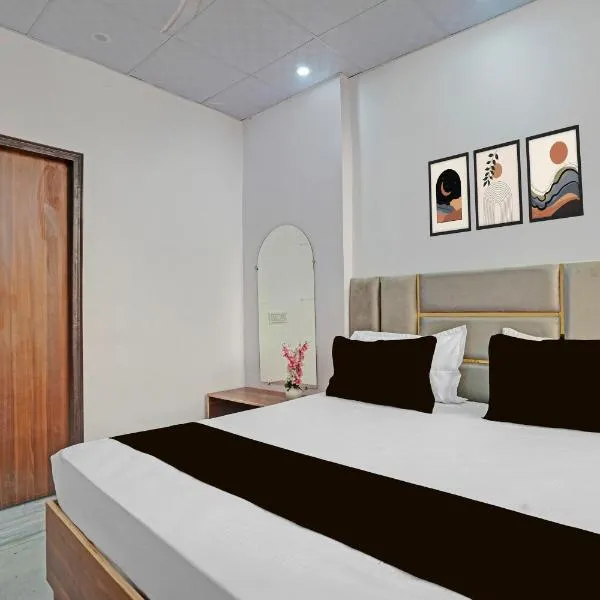 HOTEL O SMALL TOWN, hotell i New Delhi