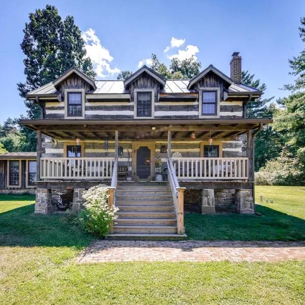 Cabin Vacation Rental ~ 8 Mi to Penn State!, hotel in State College