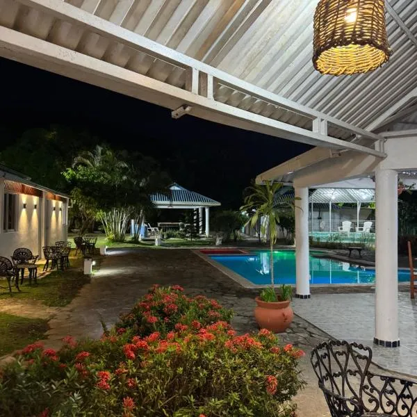 LUTIX HOTELS, hotel in El Limón