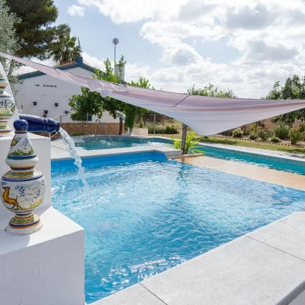 Casa los Laureles, hotel in Pilas