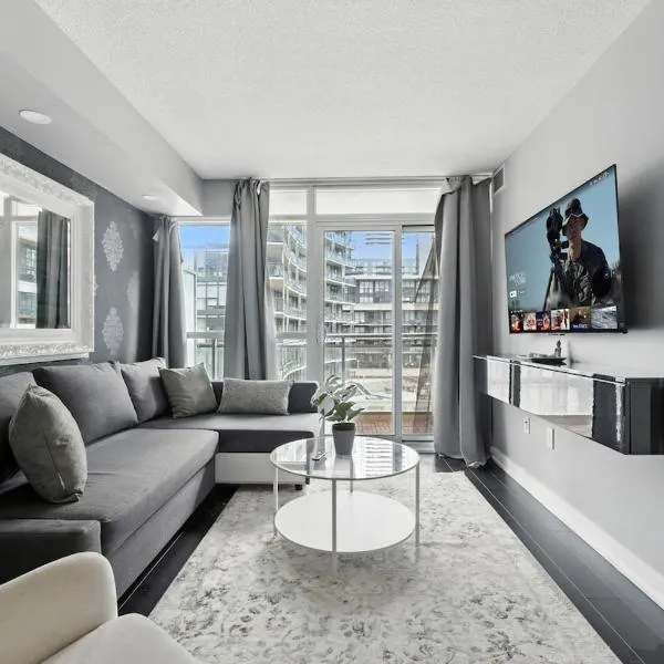 Stylish DT Condo with Vanity Mirror, Free Parking!, hotel en Toronto