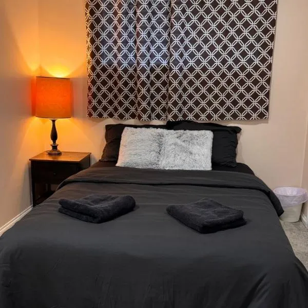 Calgary Super Cozy Guest Rooms Near Banff, hotel in Calgary