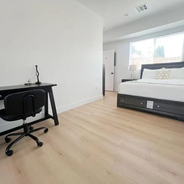 Culver Hideaway Private Room with Share Living Space D1D2