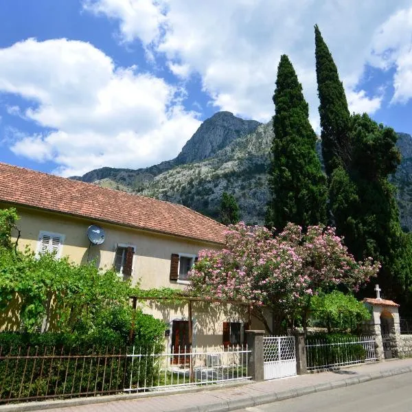 House 561, hotel in Kotor