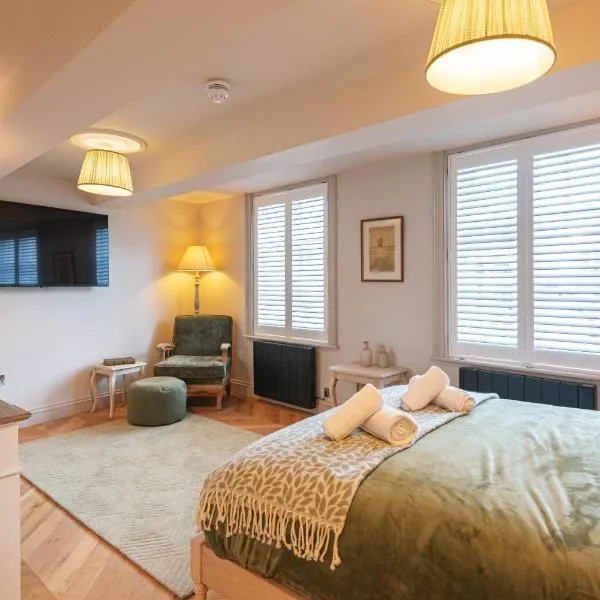 Central Whitchurch - Lowcross House Guest Bedroom 3, hotel i Whitchurch