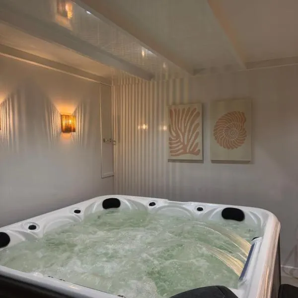 Wellness Studio Tiel met sauna en jacuzzi, hotel in Tiel