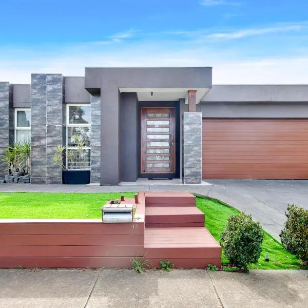 Lakeside House in Manor Lakes, hotel in Wyndham Vale
