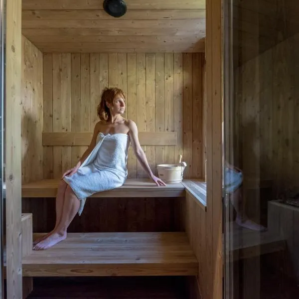 Good Life Hotel Garden - Private Spa and Pool, hotel in Ledro