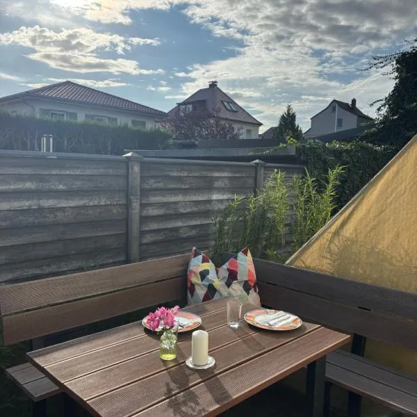 die Senfbude - wunderschöne Apartments für 4 Personen mit Terrasse & Stellplatz, khách sạn ở Leipzig