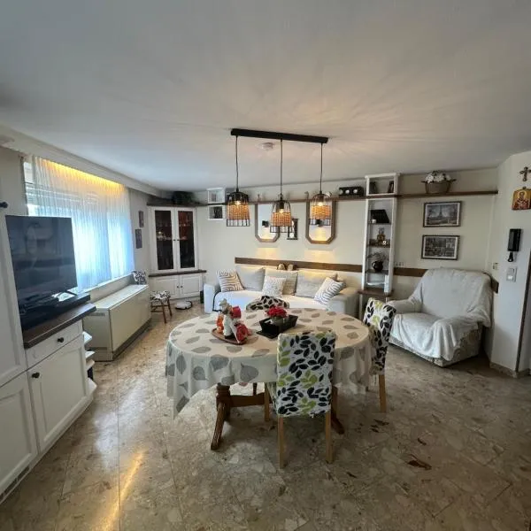 Charming 2 Bedroom House with Cozy Attic in Scenic Ferschweiler Perfect for Families!, hotel in Ferschweiler