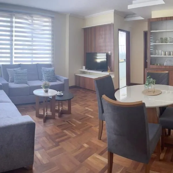 Modern, downtown and sunny!, hotel en La Paz