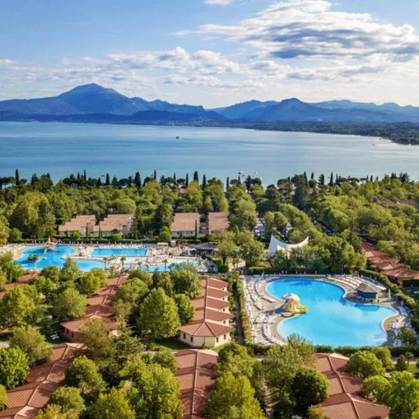 Estivo mobile homes on Camping Bella Italia, hotel in Peschiera del Garda