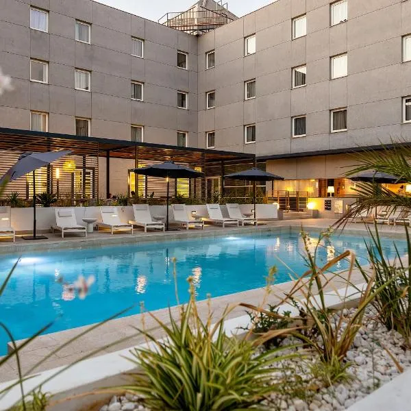 Vértice Sevilla Aljarafe, отель в городе Бормухос