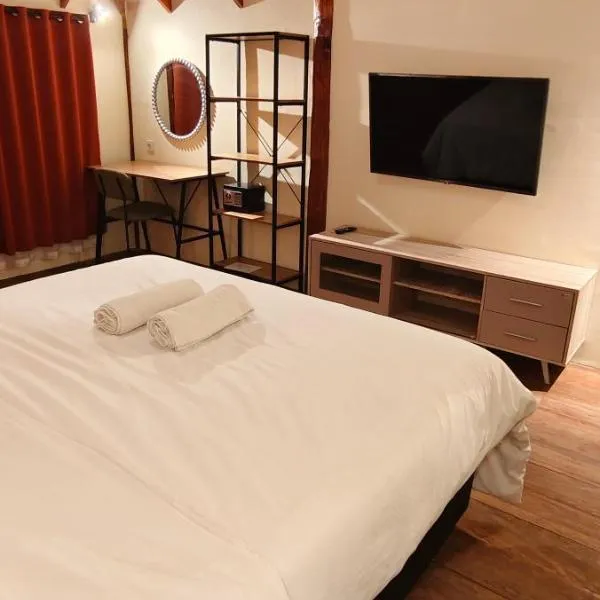 J home stay, hotel v destinaci Maluk