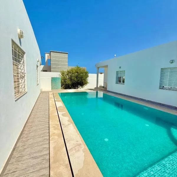 Résidence Azur Djerba, hotel in Taguermess