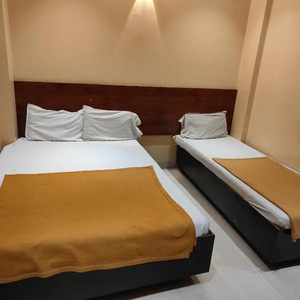 Shirdi में, होटल TUKARAM HOTEL only 1 minute distance from Dwarkamai