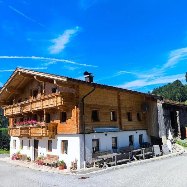 Ferienhaus Paulnhof Erl - Alpenglück für Gruppen, Freunde & Teams、Erlerbergのホテル