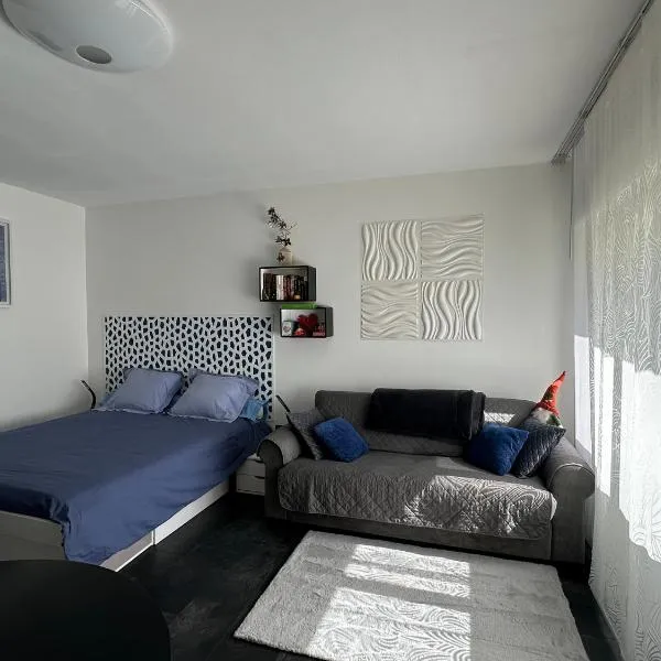 Entre Bourges et Sancerre, vacances relaxantes, hotel in Les Aix-dʼAngillon