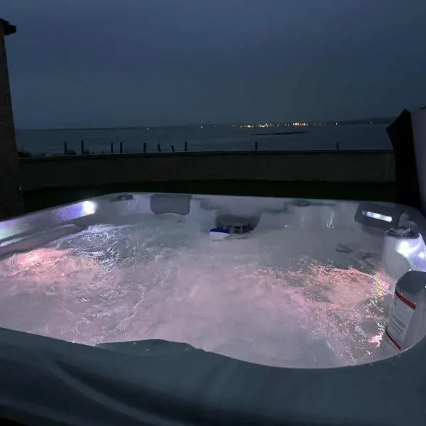 Luxury Orkney Cottage with Hot Tub, hotel sa Rendall